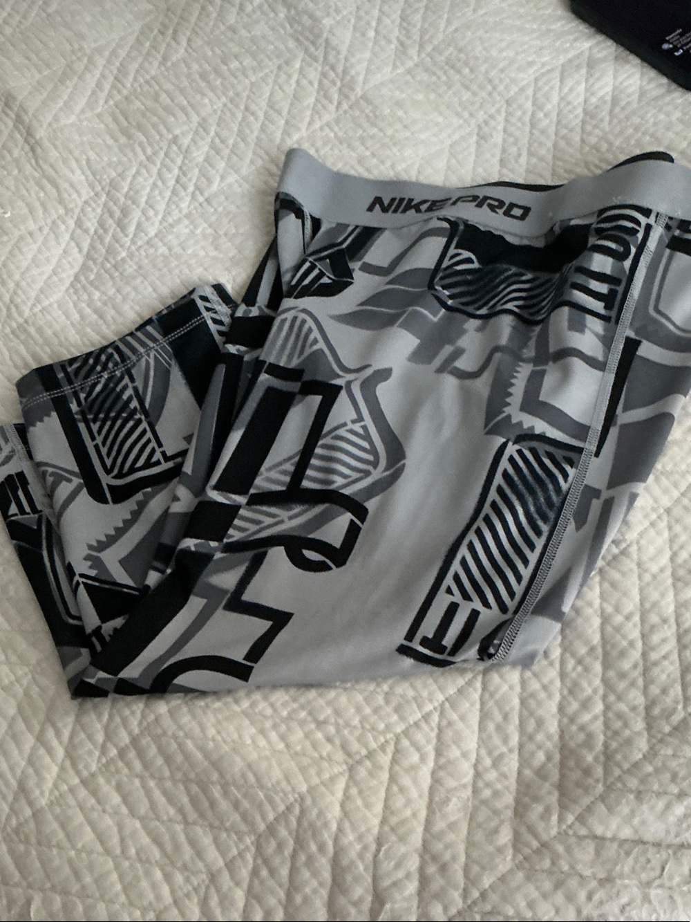 Nike Gray & Black Graphic women’s workout Athletic 3/4Leggings